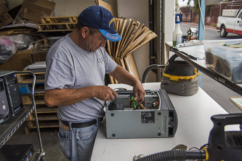 computers-2-kids-san-diego-computer-refurbishing-warehouse-team